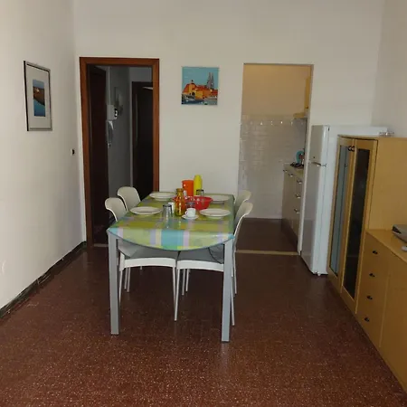 וילה Semi-detached In A Quiet Area ביביונה