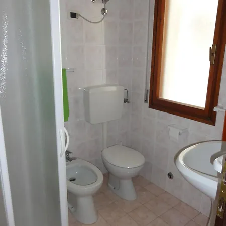 Semi-detached In A Quiet Area *